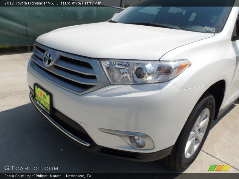 Blizzard White Pearl / Ash 2012 Toyota Highlander V6