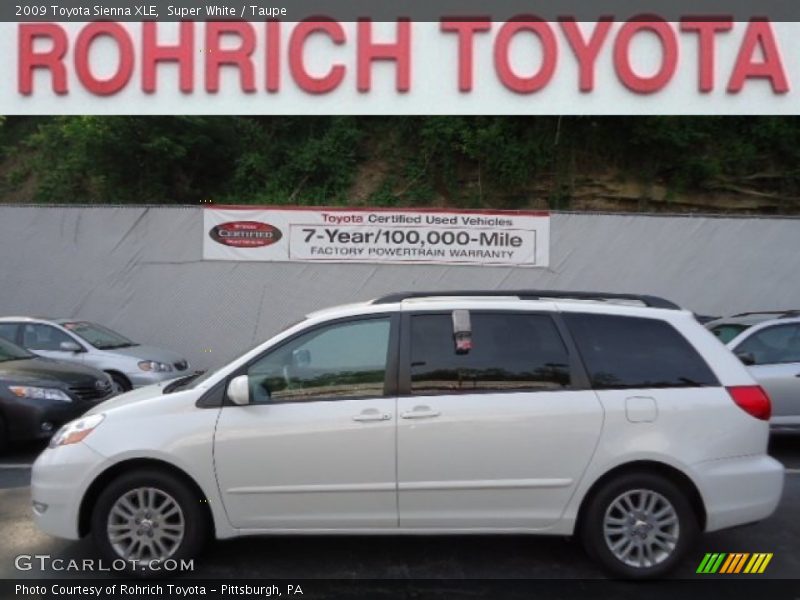 Super White / Taupe 2009 Toyota Sienna XLE