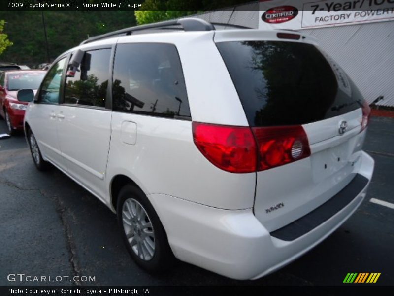 Super White / Taupe 2009 Toyota Sienna XLE