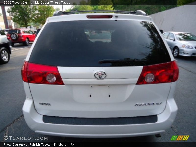 Super White / Taupe 2009 Toyota Sienna XLE