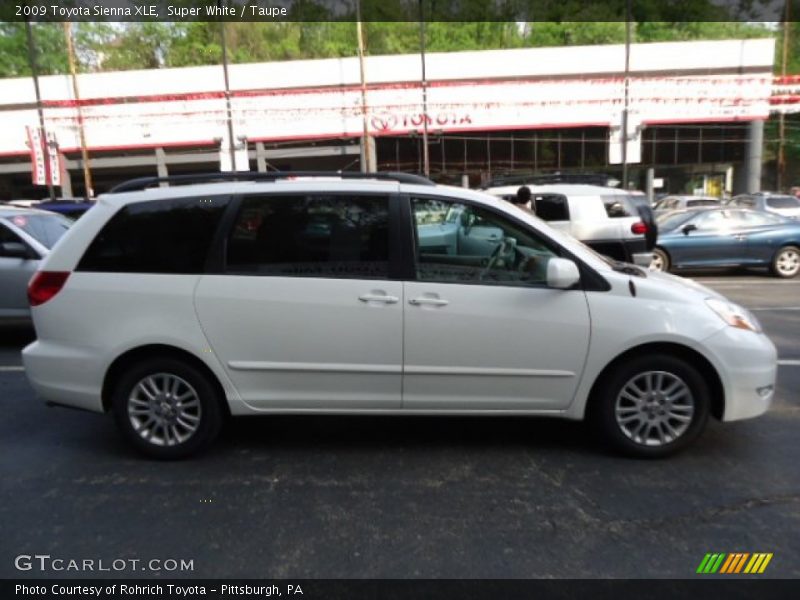 Super White / Taupe 2009 Toyota Sienna XLE