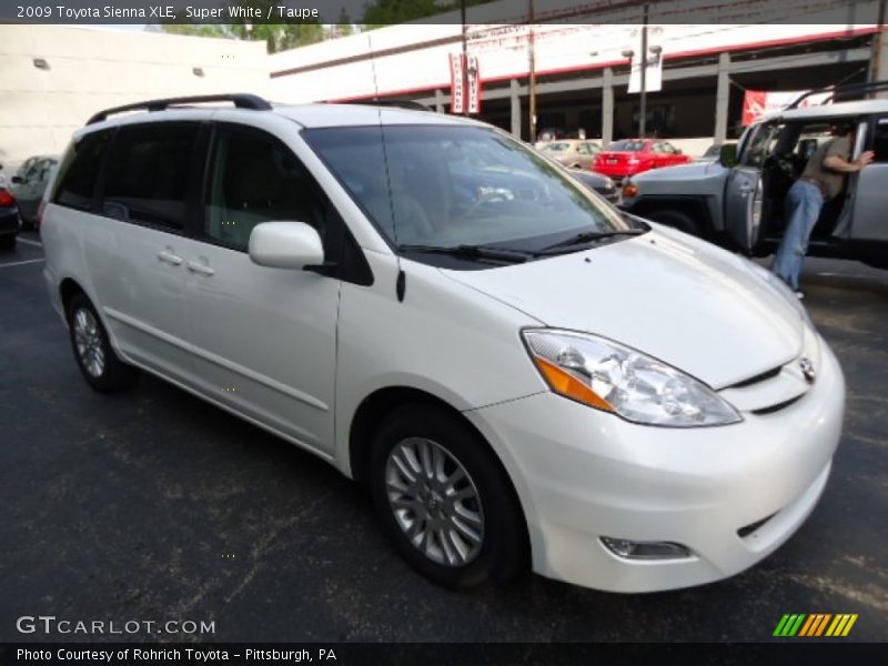 Super White / Taupe 2009 Toyota Sienna XLE