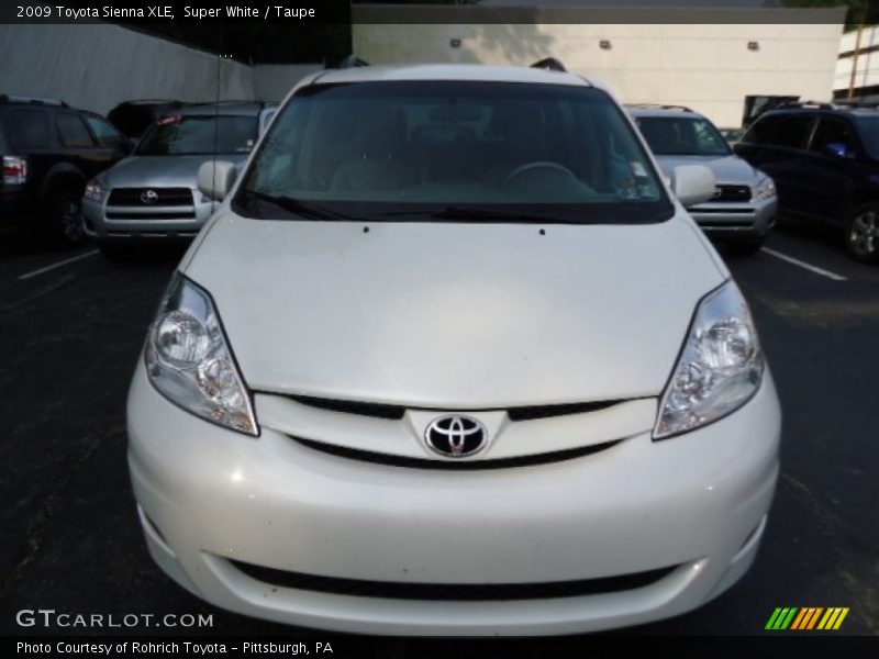 Super White / Taupe 2009 Toyota Sienna XLE