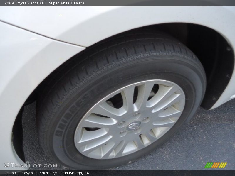 Super White / Taupe 2009 Toyota Sienna XLE