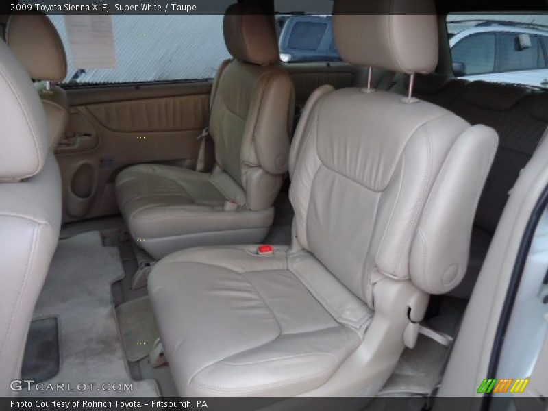 Super White / Taupe 2009 Toyota Sienna XLE