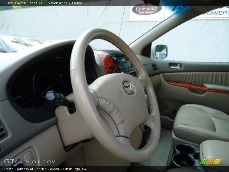 Super White / Taupe 2009 Toyota Sienna XLE