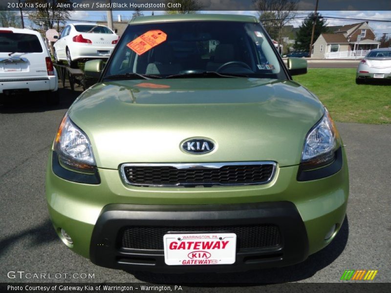 Alien Green / Sand/Black Houndstooth Cloth 2010 Kia Soul !