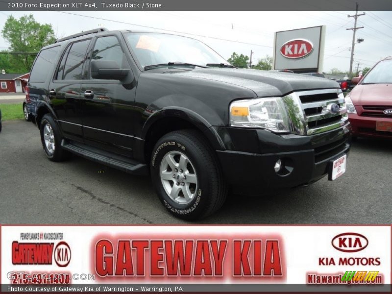 Tuxedo Black / Stone 2010 Ford Expedition XLT 4x4
