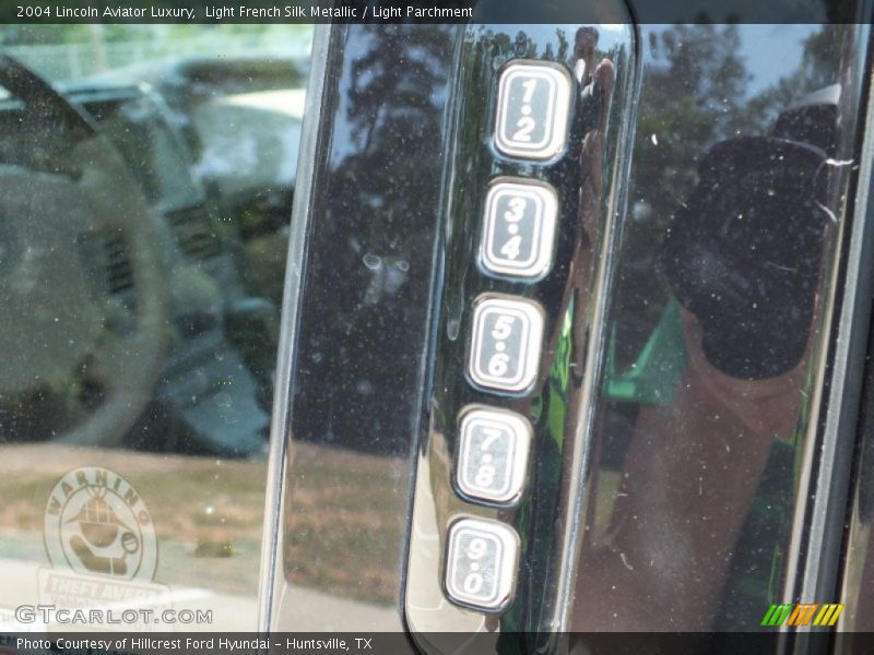 Light French Silk Metallic / Light Parchment 2004 Lincoln Aviator Luxury