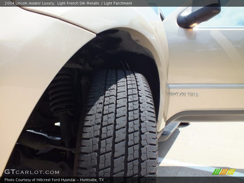 Light French Silk Metallic / Light Parchment 2004 Lincoln Aviator Luxury