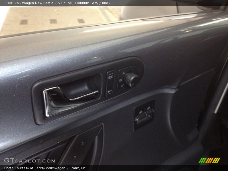 Platinum Grey / Black 2006 Volkswagen New Beetle 2.5 Coupe