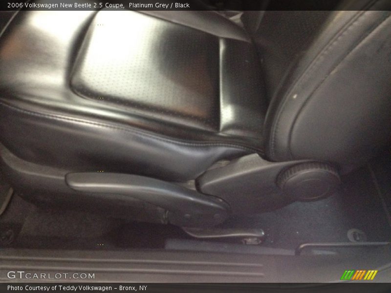 Platinum Grey / Black 2006 Volkswagen New Beetle 2.5 Coupe
