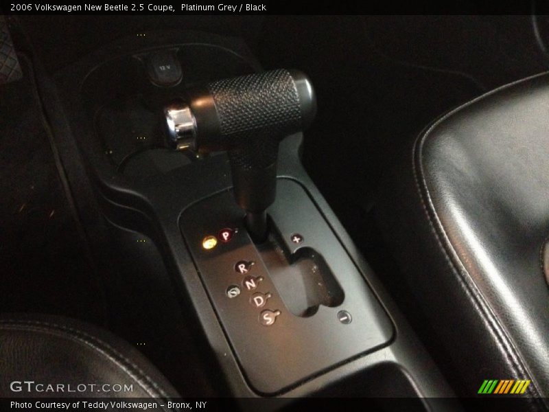 Platinum Grey / Black 2006 Volkswagen New Beetle 2.5 Coupe