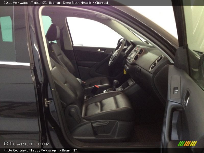 Deep Black Metallic / Charcoal 2011 Volkswagen Tiguan SEL 4Motion