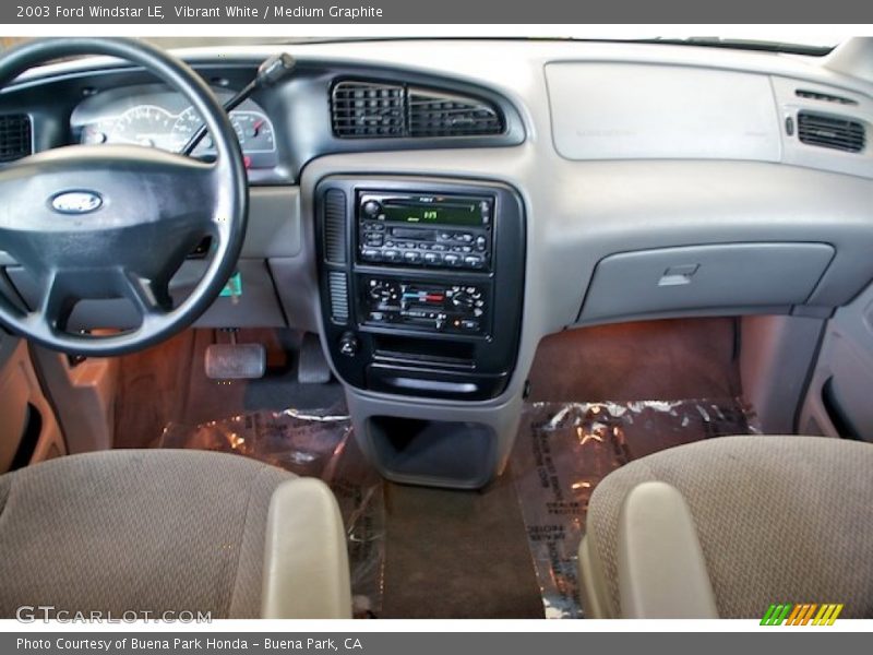 Vibrant White / Medium Graphite 2003 Ford Windstar LE