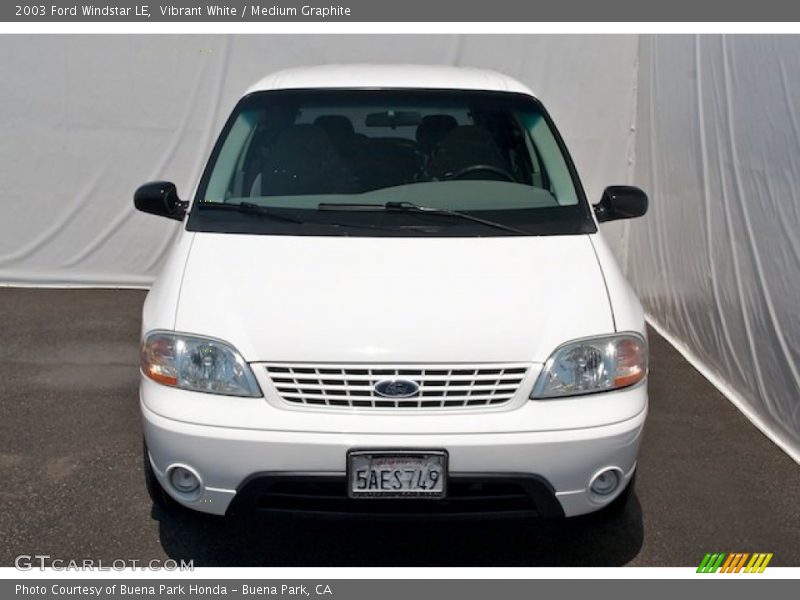 Vibrant White / Medium Graphite 2003 Ford Windstar LE