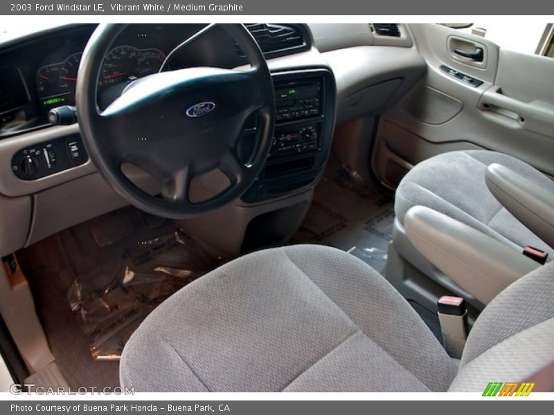 Vibrant White / Medium Graphite 2003 Ford Windstar LE