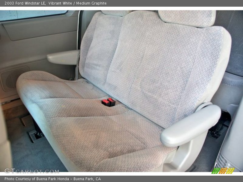 Vibrant White / Medium Graphite 2003 Ford Windstar LE
