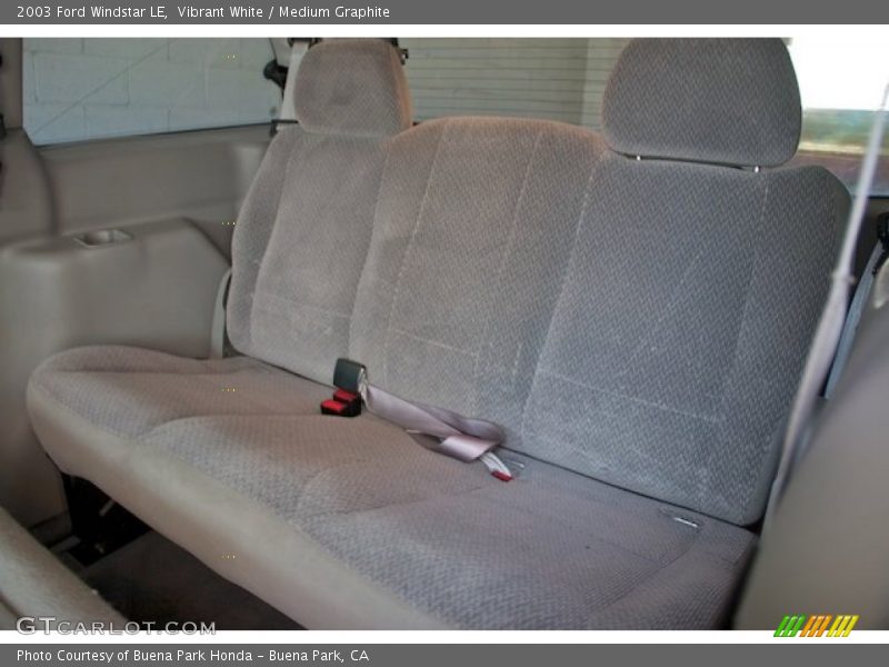 Vibrant White / Medium Graphite 2003 Ford Windstar LE
