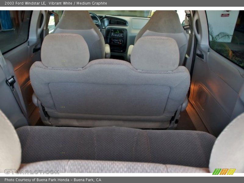 Vibrant White / Medium Graphite 2003 Ford Windstar LE