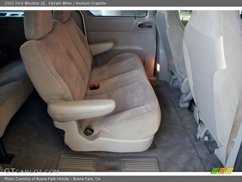 Vibrant White / Medium Graphite 2003 Ford Windstar LE