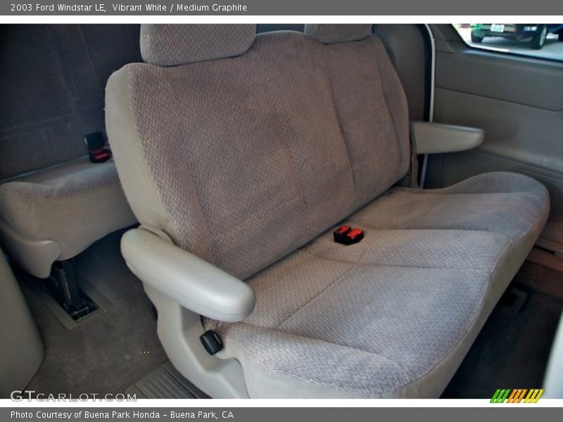 Vibrant White / Medium Graphite 2003 Ford Windstar LE