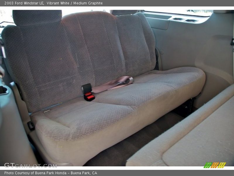 Vibrant White / Medium Graphite 2003 Ford Windstar LE