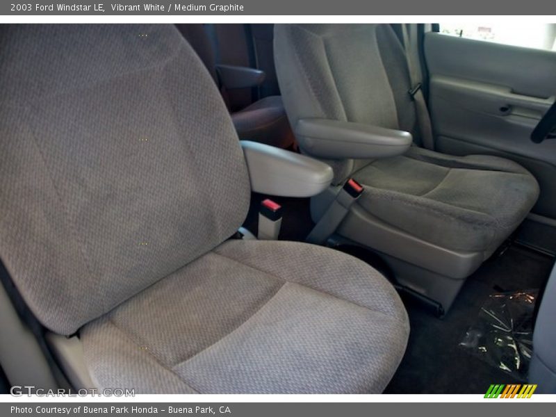 Vibrant White / Medium Graphite 2003 Ford Windstar LE