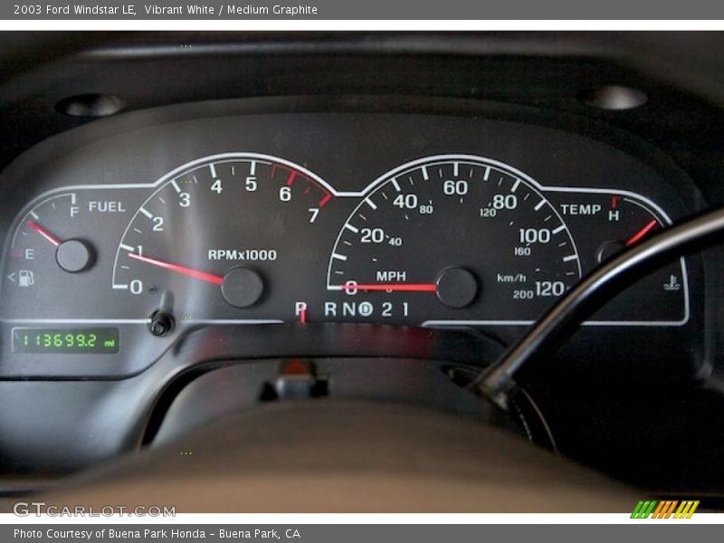 Vibrant White / Medium Graphite 2003 Ford Windstar LE