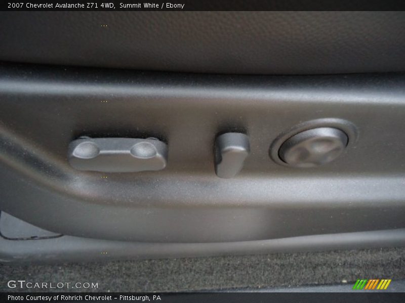 Summit White / Ebony 2007 Chevrolet Avalanche Z71 4WD