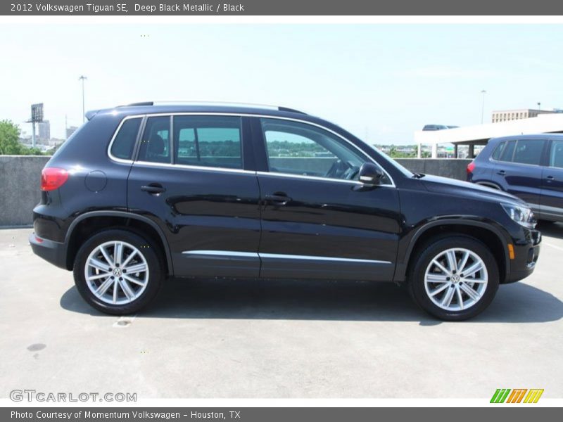 Deep Black Metallic / Black 2012 Volkswagen Tiguan SE