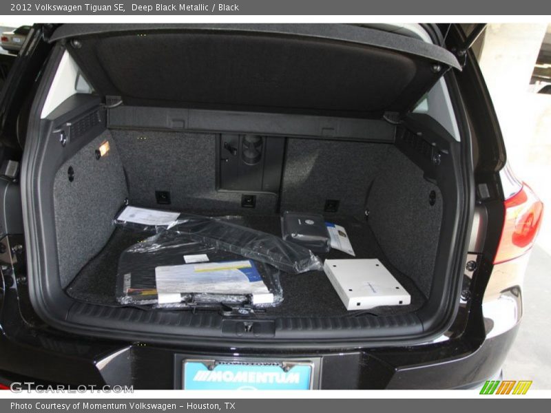 Deep Black Metallic / Black 2012 Volkswagen Tiguan SE