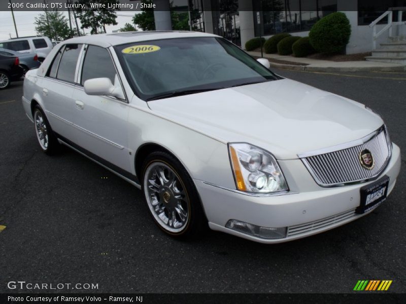 White Lightning / Shale 2006 Cadillac DTS Luxury