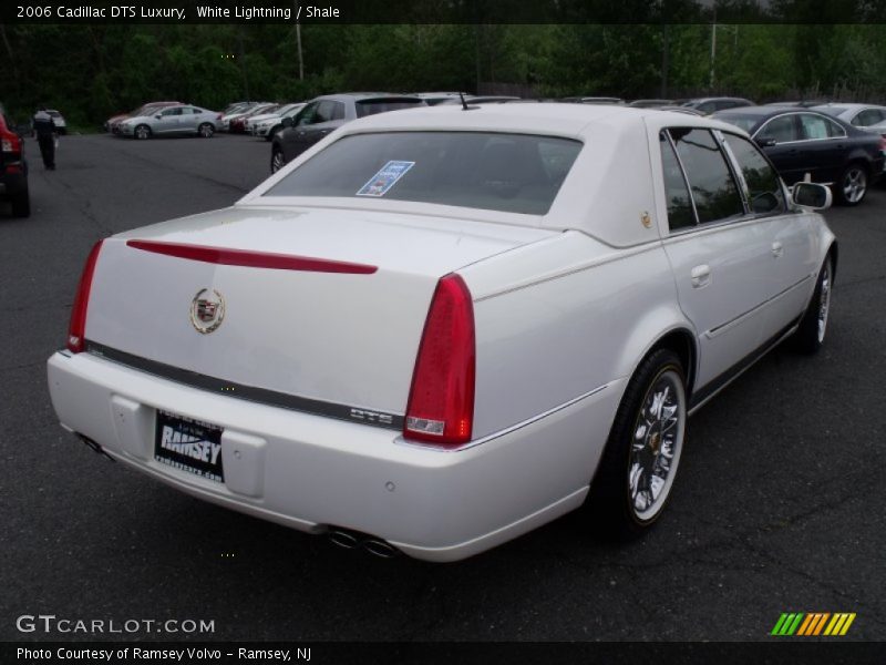 White Lightning / Shale 2006 Cadillac DTS Luxury