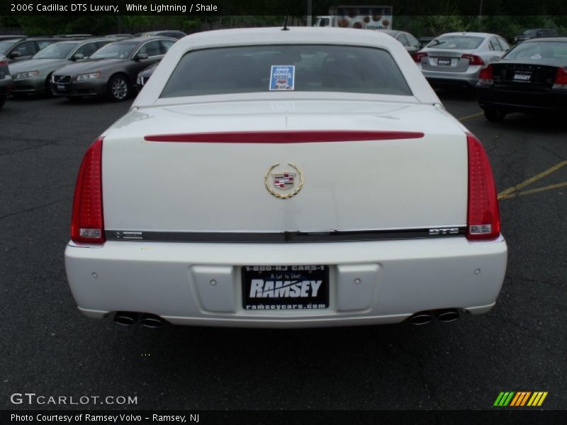 White Lightning / Shale 2006 Cadillac DTS Luxury