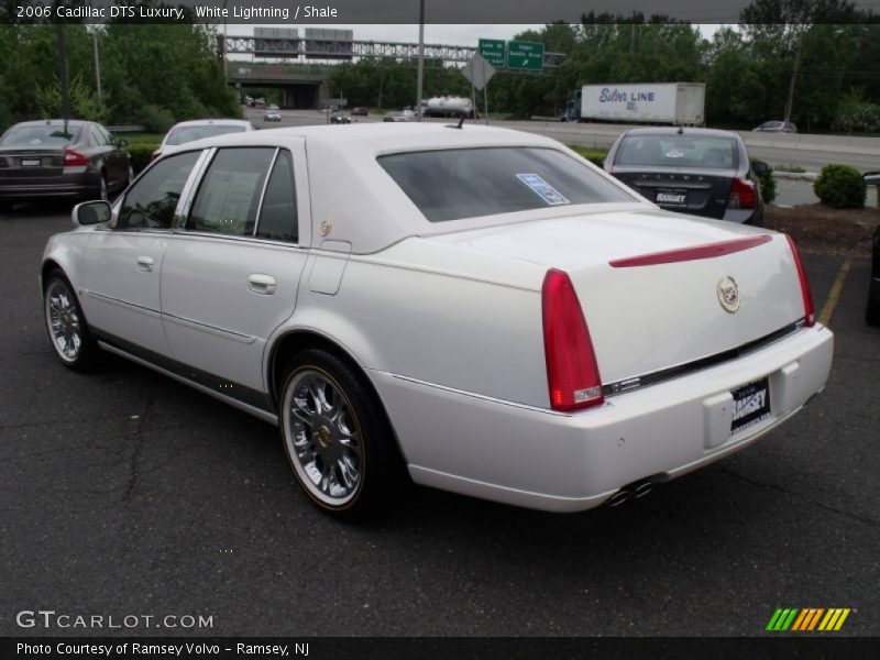 White Lightning / Shale 2006 Cadillac DTS Luxury