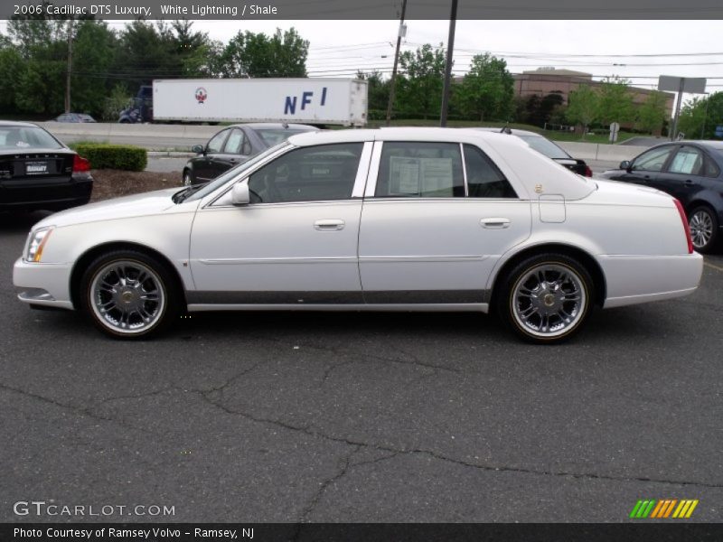 White Lightning / Shale 2006 Cadillac DTS Luxury