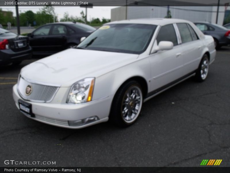 White Lightning / Shale 2006 Cadillac DTS Luxury