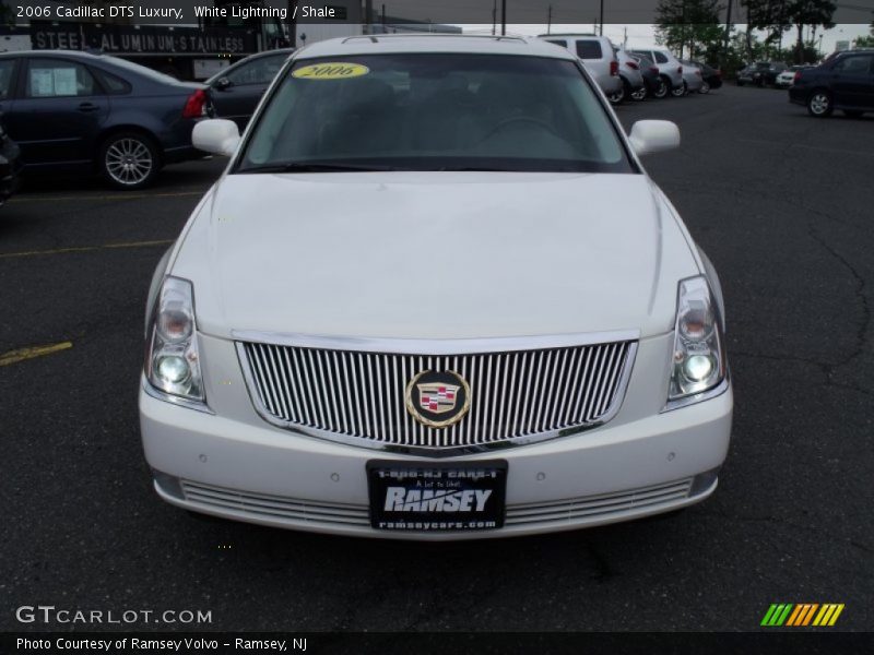 White Lightning / Shale 2006 Cadillac DTS Luxury