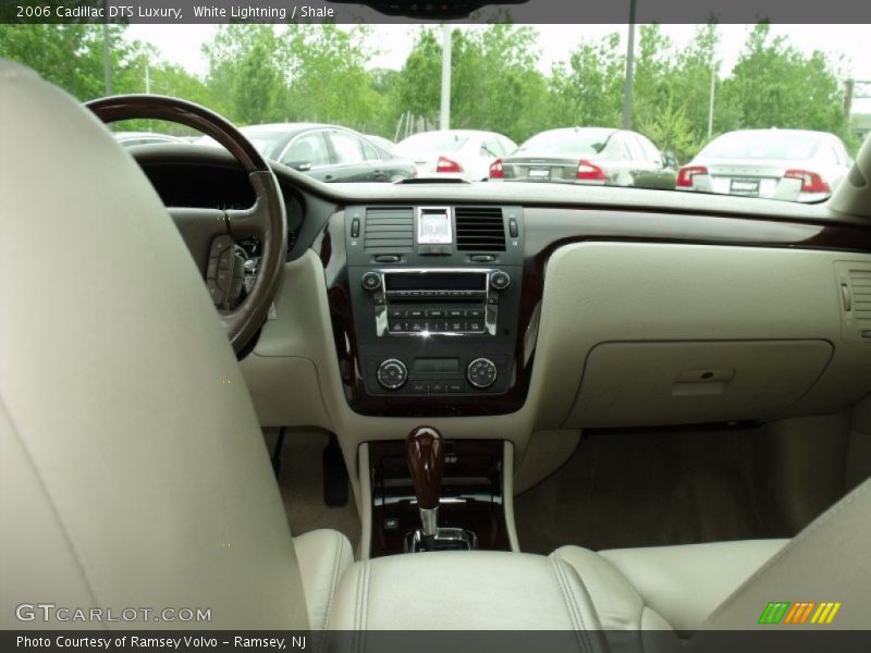 White Lightning / Shale 2006 Cadillac DTS Luxury