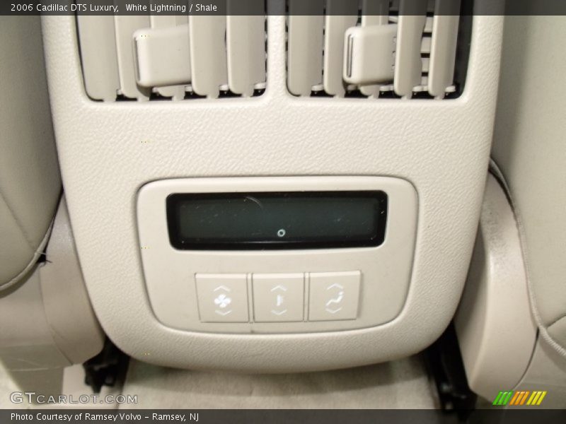 White Lightning / Shale 2006 Cadillac DTS Luxury