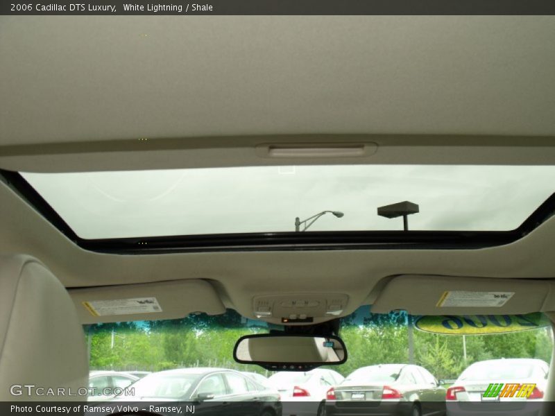 White Lightning / Shale 2006 Cadillac DTS Luxury