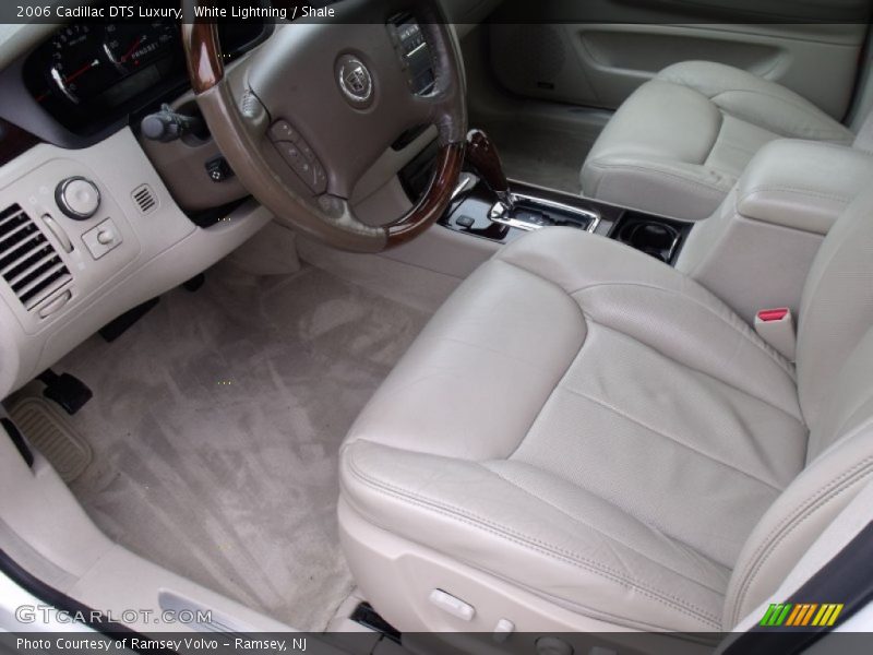 White Lightning / Shale 2006 Cadillac DTS Luxury