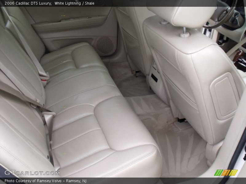 White Lightning / Shale 2006 Cadillac DTS Luxury