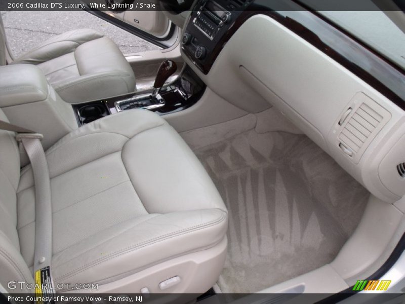 White Lightning / Shale 2006 Cadillac DTS Luxury