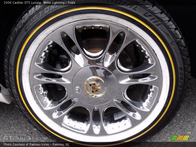 White Lightning / Shale 2006 Cadillac DTS Luxury