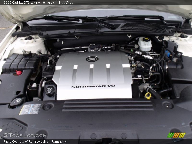 White Lightning / Shale 2006 Cadillac DTS Luxury