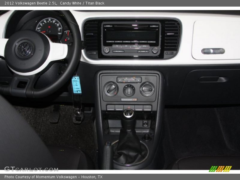 Candy White / Titan Black 2012 Volkswagen Beetle 2.5L