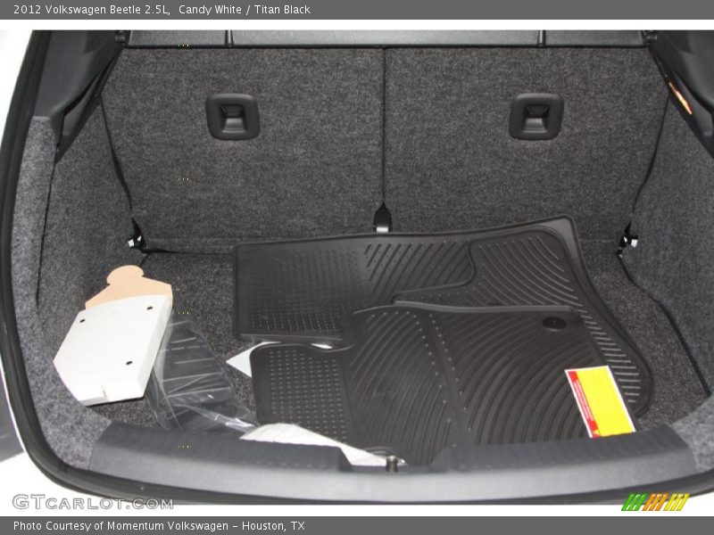 Candy White / Titan Black 2012 Volkswagen Beetle 2.5L