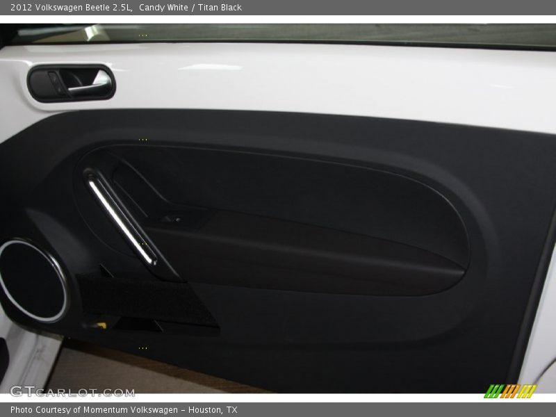 Candy White / Titan Black 2012 Volkswagen Beetle 2.5L